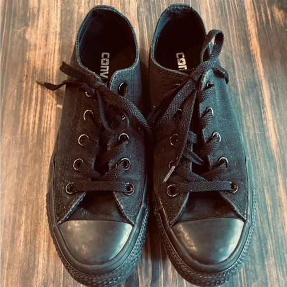 Converse Shoes - All Black Converse Mens 4-Womens 6